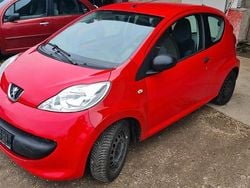 Rot Gebraucht 2008 Peugeot 107 Kleinwagen | 1.500 € (Fairer Preis)