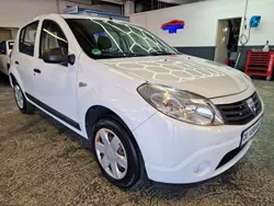 Weiß Gebraucht 2009 Dacia Sandero Basis Kleinwagen | 2.199 € (Etwas zu teuer)
