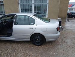 Silber Gebraucht 2000 Nissan Primera Limousine | 800 € (Fairer Preis)