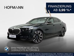 Saphirschwarz metallic Gebraucht 2024 BMW 550e Comfort Edition Limousine | 72.940 €