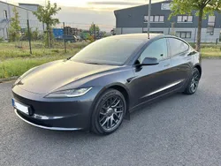 Grau Gebraucht 2024 Tesla Model 3 Standard Range Plus Limousine | 37.700 € (Teuer)