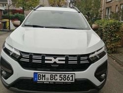 Weiß Gebraucht 2024 Dacia Jogger Comfort Van / Kleinbus | 20.500 € (Fairer Preis)