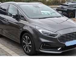 Grau Gebraucht 2020 Ford S-MAX Titanium Van / Kleinbus | 22.999 € (Guter Preis)