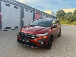 Orange Gebraucht 2022 Dacia Jogger Extreme Limousine | 12.999 €