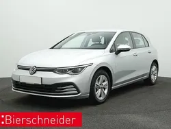 Silber Gebraucht 2023 VW Golf VIII Life Limousine | 21.450 € (Guter Preis)