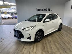Schneeweiß Gebraucht 2020 Toyota Yaris Hybrid Basis Limousine | 17.980 € (Fairer Preis)