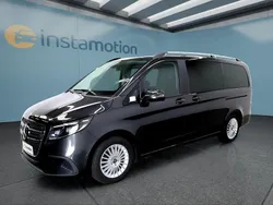 Grau Gebraucht 2024 Mercedes V220 Van / Kleinbus | 63.399 €
