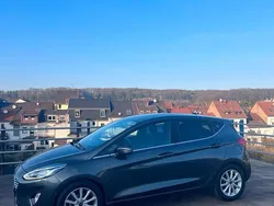 Grau Gebraucht 2018 Ford Fiesta Titanium Kleinwagen | 8.850 € (Fairer Preis)