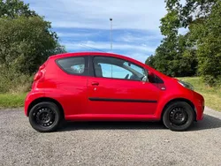 Schwarz Gebraucht 2010 Peugeot 107 Kleinwagen | 2.299 € (Fairer Preis)