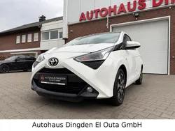 Weiß Gebraucht 2021 Toyota Aygo X-play Kleinwagen | 11.950 € (Fairer Preis)