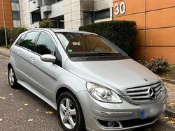 Grau Gebraucht 2006 Mercedes B200 Van / Kleinbus | 6.000 € (Fairer Preis)