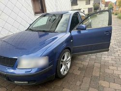 Blau Gebraucht 2000 VW Passat Limousine | 2.000 € (Etwas zu teuer)