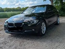Schwarz Gebraucht 2013 BMW 318 Sport Line Kombi | 12.498 € (Etwas zu teuer)