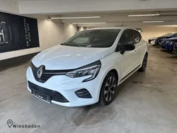 Weiß Gebraucht 2023 Renault Clio V Evolution Limousine | 14.990 € (Guter Preis)