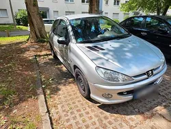 Silber Gebraucht 2004 Peugeot 206 Kleinwagen | 1.200 € (Etwas zu teuer)