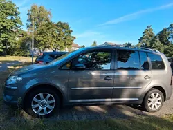 Grau Gebraucht 2010 VW Touran Highline Van / Kleinbus | 5.800 € (Fairer Preis)