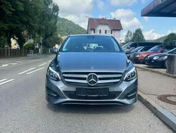 Grau Gebraucht 2018 Mercedes B200 Style Van / Kleinbus | 16.500 € (Fairer Preis)