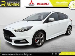 Weiß Gebraucht 2015 Ford Focus ST Limousine | 13.990 € (Fairer Preis)