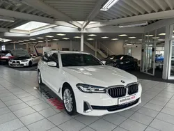Weiß Gebraucht 2022 BMW 520 Luxury Line Limousine | 33.950 € (Fairer Preis)
