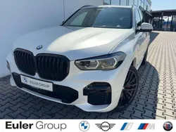 Mineralweiss metallic Gebraucht 2022 BMW X5 M Sport SUV | 52.449 € (Fairer Preis)