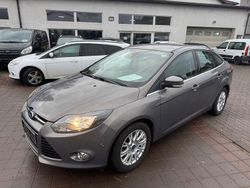 Braun Gebraucht 2011 Ford Focus Titanium Limousine | 3.350 € (Guter Preis)