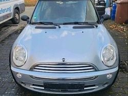 Grau Gebraucht 2004 Mini Cooper Kleinwagen | 1.900 € (Etwas zu teuer)