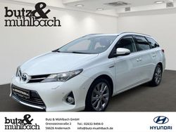 Weiß Gebraucht 2015 Toyota Auris Touring Sports Executive Kombi | 12.790 € (Fairer Preis)