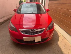 Rot Gebraucht 2010 Opel Astra Sport Limousine | 5.500 € (Etwas zu teuer)