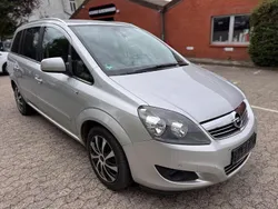 Silber Gebraucht 2011 Opel Zafira Design Edition Van / Kleinbus | 2.999 € (Superpreis)