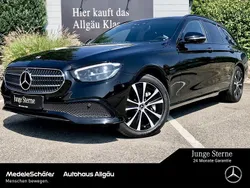 Schwarz Gebraucht 2022 Mercedes E300 Night Limousine | 34.740 € (Etwas zu teuer)