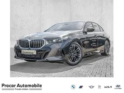 Grau Gebraucht 2024 BMW 520 M Sport Limousine | 55.480 € (Guter Preis)