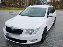 Weiß Gebraucht 2009 Skoda Superb Elegance Kombi | 9.999 €