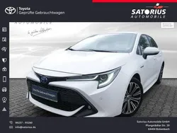 Schneeweiß Gebraucht 2021 Toyota Corolla Team Limousine | 21.790 € (Fairer Preis)