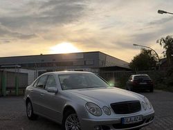 Silber Gebraucht 2005 Mercedes E200 Limousine | 2.900 € (Fairer Preis)
