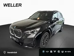 Saphirschwarz metallic (schwarz) Neu 2025 BMW X1 Comfort Edition SUV | 49.750 € (Fairer Preis)