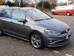 Grau Gebraucht 2018 VW Golf Sportsvan Van / Kleinbus | 18.500 € (Fairer Preis)