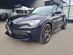 Nero vulcano, metallic (schwarz) Gebraucht 2021 Alfa Romeo Stelvio Quadrifoglio SUV | 57.480 € (Teuer)