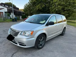 Silber Gebraucht 2012 Chrysler Town & Country Van / Kleinbus | 8.700 €