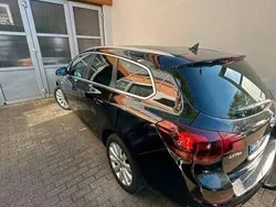 Schwarz Gebraucht 2011 Opel Astra Kombi | 3.900 € (Fairer Preis)