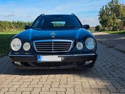 Blau Gebraucht 2001 Mercedes E320 AMG Kombi | 5.700 €