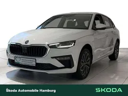 Weiß (moonweiß perleffekt) Neu 2025 Skoda Scala Tour Kleinwagen | 30.801 € (Teuer)