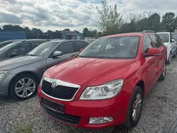 Rot Gebraucht 2010 Skoda Octavia Kombi | 2.599 €