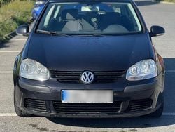 Schwarz Gebraucht 2004 VW Golf V Kleinwagen | 950 € (Superpreis)
