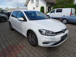 Weiß Gebraucht 2017 VW Golf VII Sound Limousine | 9.490 € (Guter Preis)