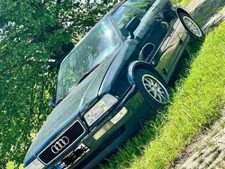 Grün Gebraucht 1995 Audi Coupé Coupé | 1.500 €