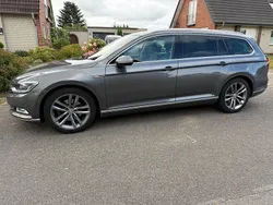 Grau Gebraucht 2015 VW Passat Highline Kombi | 11.999 € (Fairer Preis)