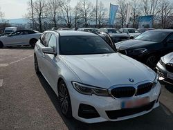 Weiß Gebraucht 2021 BMW 320 M Sport Kombi | 27.299 € (Fairer Preis)