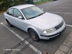 Silber Gebraucht 1999 VW Passat Limousine | 1.000 € (Fairer Preis)