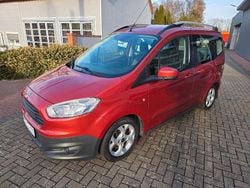 Rot Gebraucht 2016 Ford Tourneo Courier Trend Van / Kleinbus | 9.990 € (Guter Preis)
