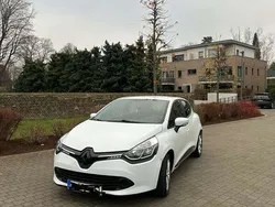 Weiß Gebraucht 2016 Renault Clio IV LIMITED Limousine | 7.500 € (Fairer Preis)